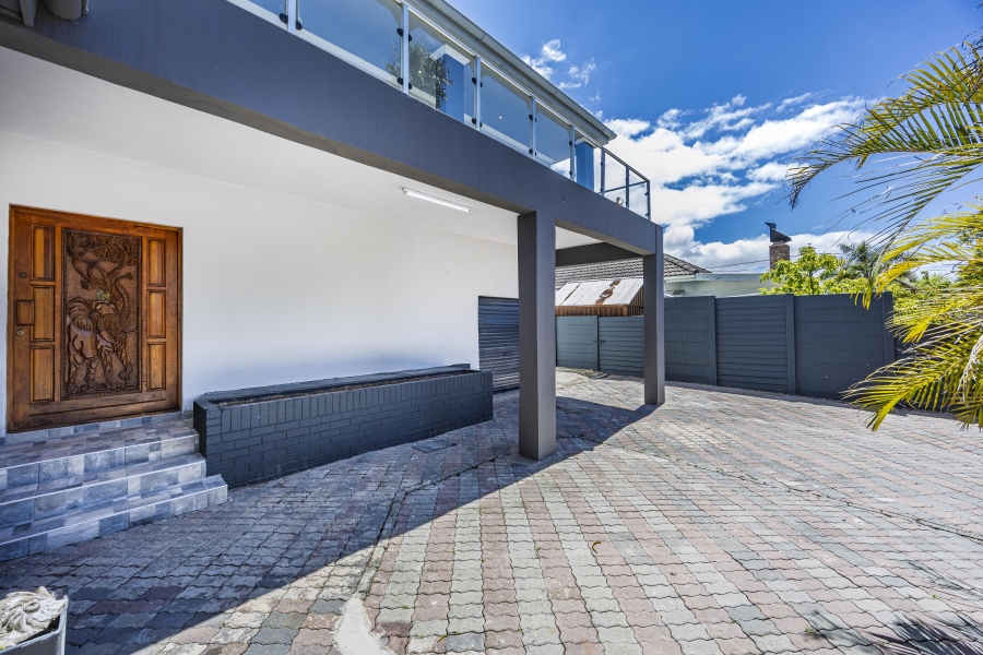 5 Bedroom Property for Sale in Sunnyridge Eastern Cape